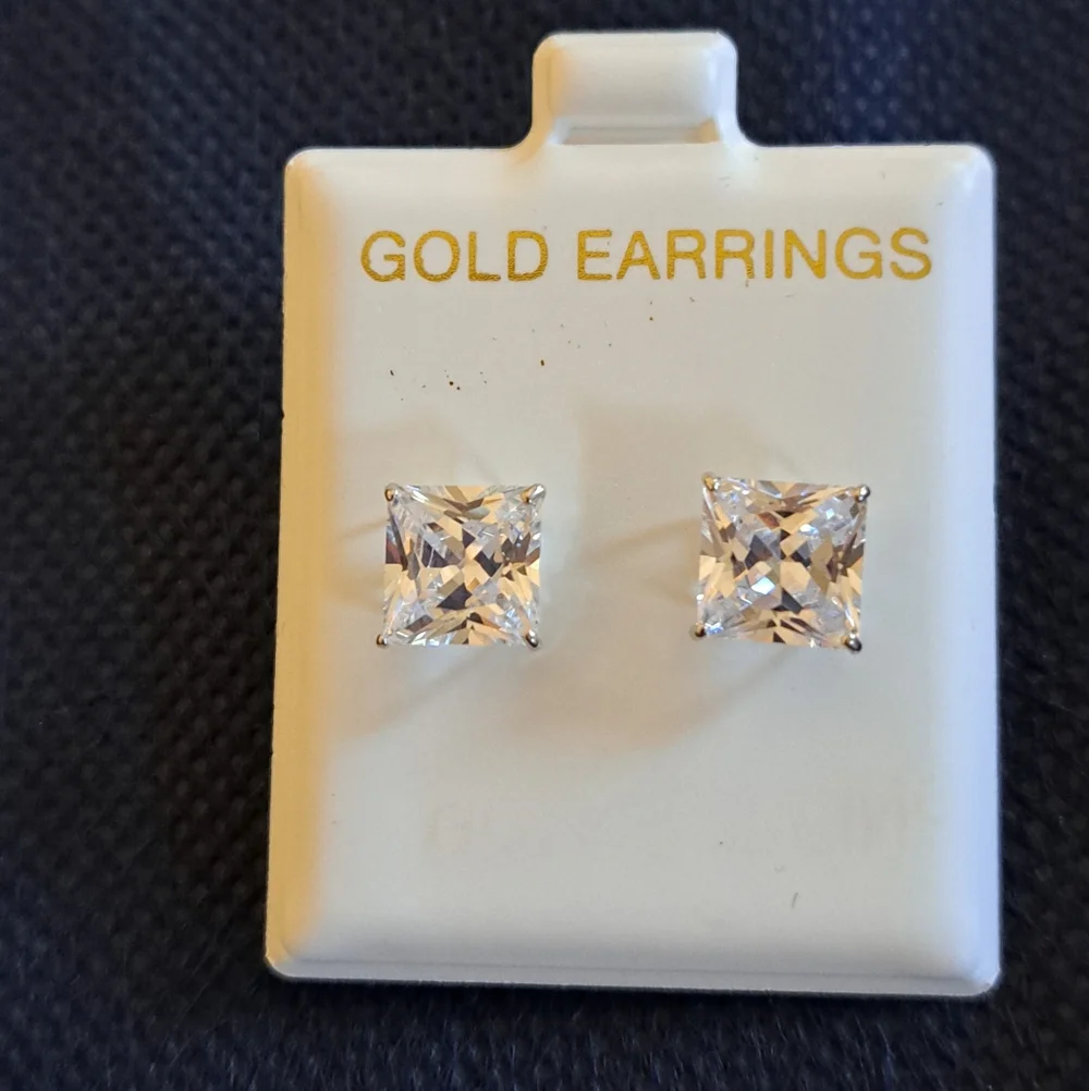 Gold Stud Earrings - Picture 1 of 3